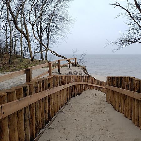 Szary Domek Nad Jeziorem Kołczewo Exteriör bild